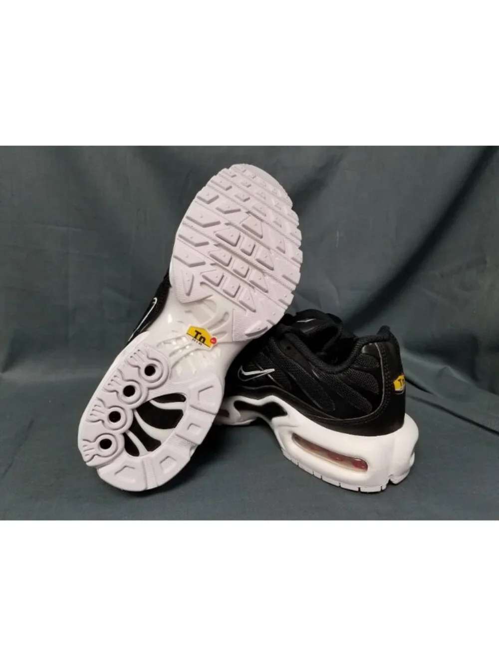 Nike Air Max Plus Black White Women's DM2362 001 Size 7.5 NEW NO BOX!